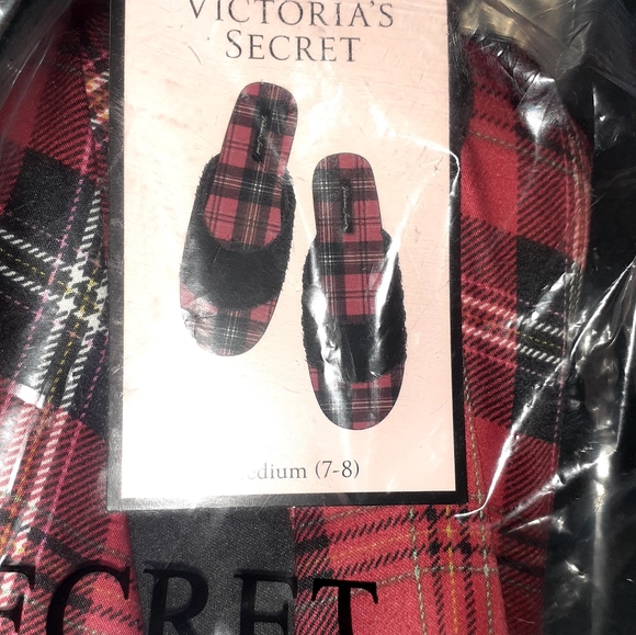 Victoria's secret slippers - Picture 3 of 3
